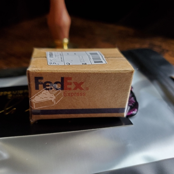 Poshmark won't let me delete this? 🫤 - Picture 7 of 12